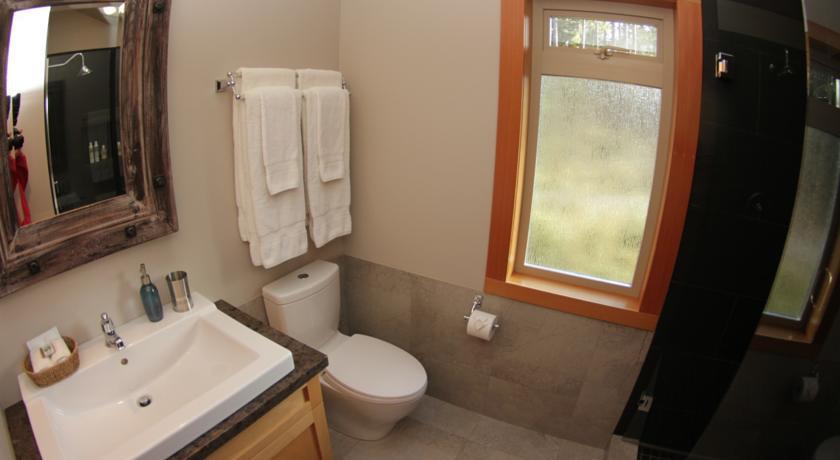 Black Bear Guesthouse Tofino Habitación foto
